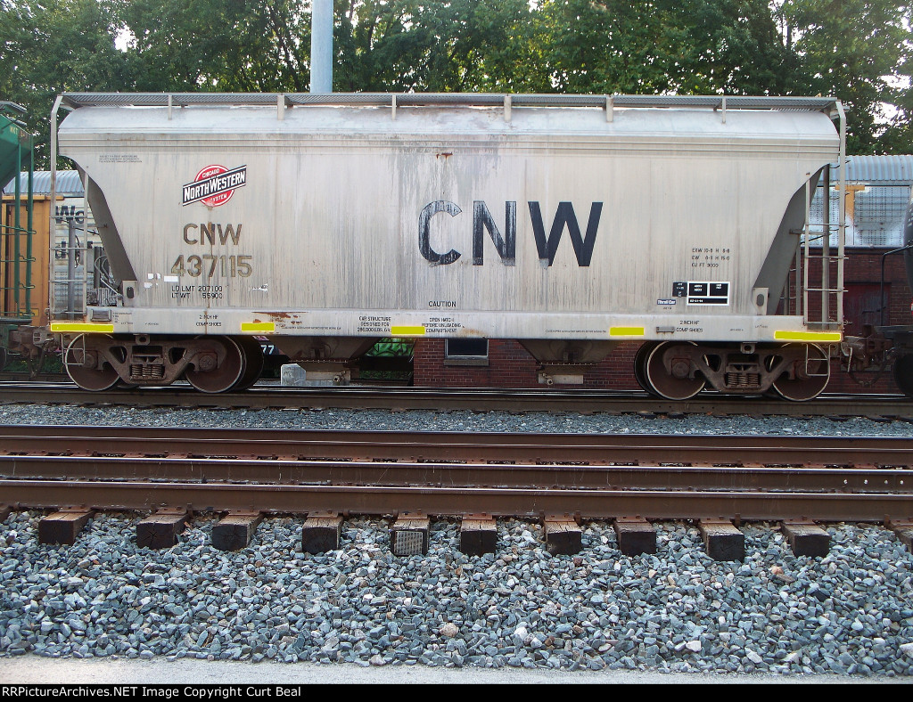 CNW 437115